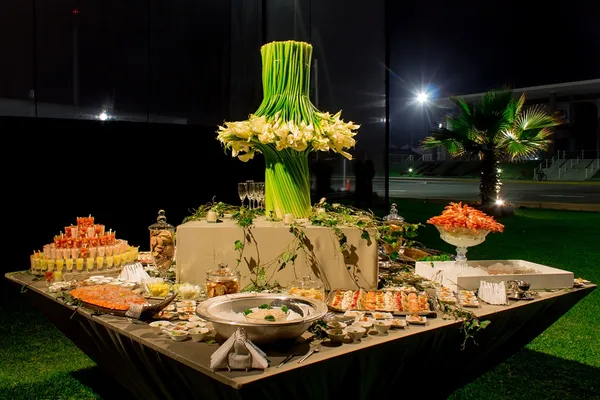 Matrimonio en tonos rojos y verdes - Imagen