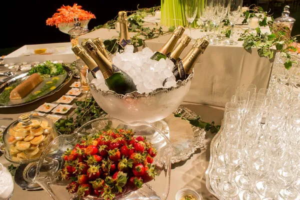 Matrimonio en tonos rojos y verdes - Imagen