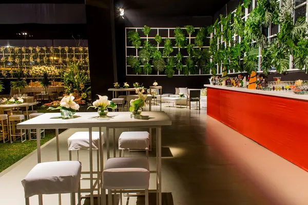 Matrimonio en tonos rojos y verdes - Imagen