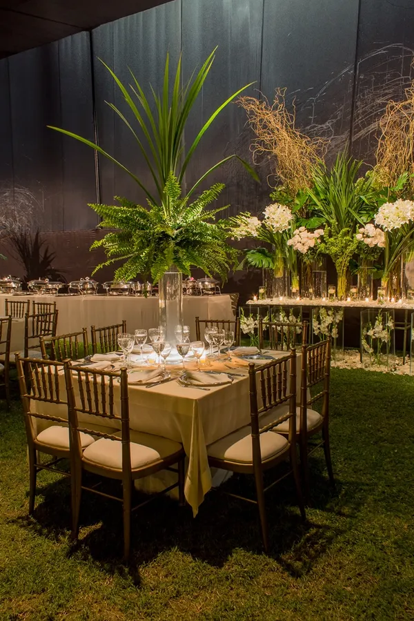 Matrimonio en tonos rojos y verdes - Imagen