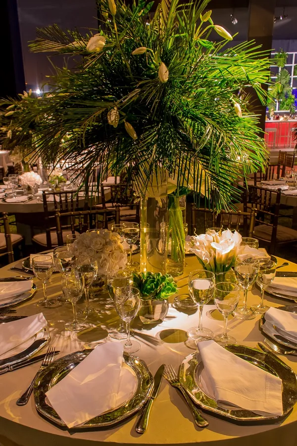 Matrimonio en tonos rojos y verdes - Imagen