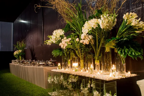 Matrimonio en tonos rojos y verdes - Imagen