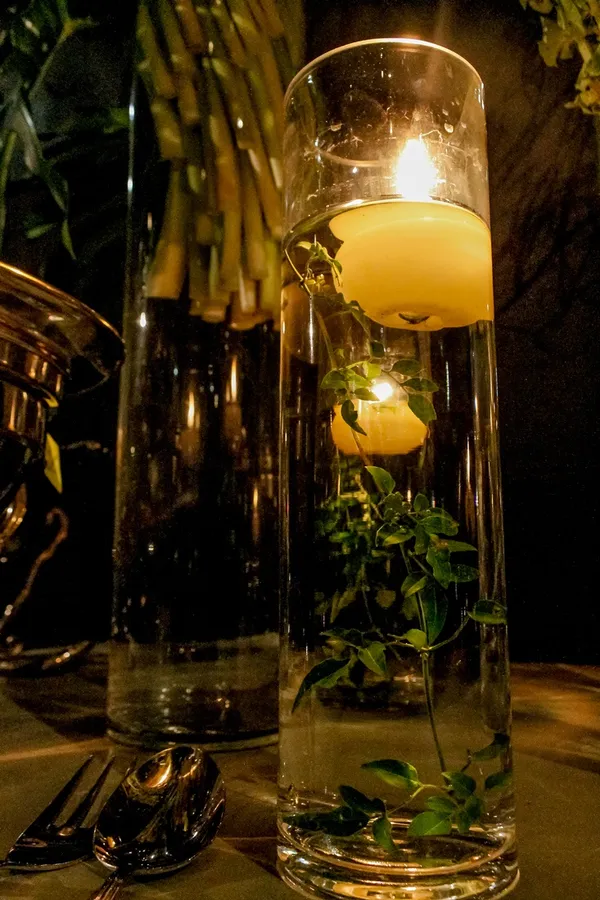 Matrimonio en tonos rojos y verdes - Imagen