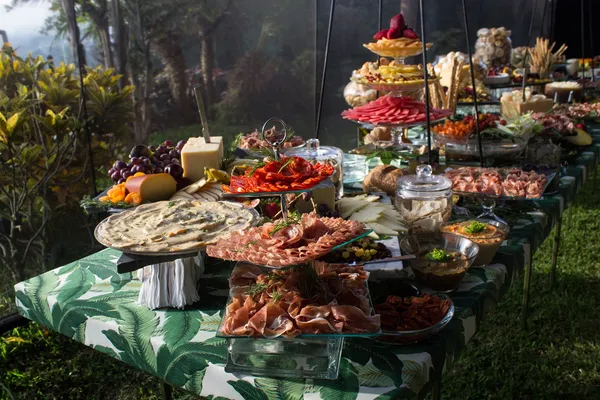 Matrimonio en Casuarinas en tonos verdes - Imagen