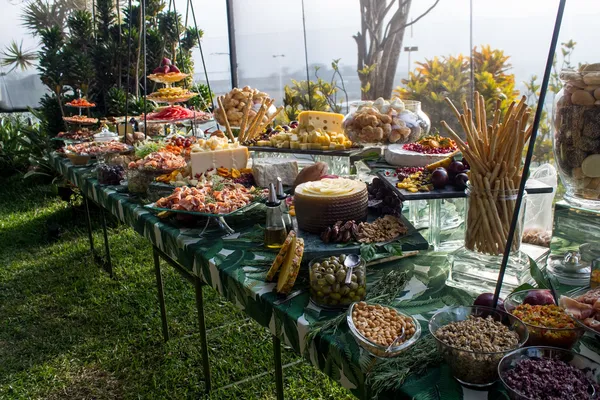 Matrimonio en Casuarinas en tonos verdes - Imagen